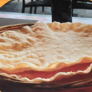 2 poppadom with pickel tray