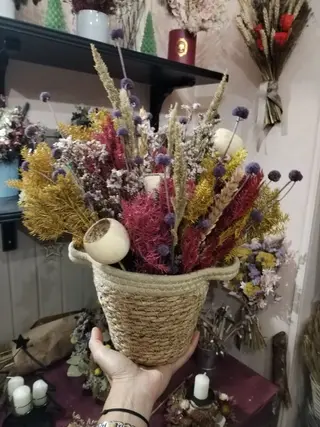 Composizione con cesto di fiori  secchi 2