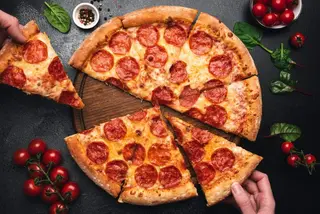 Pizza Salamino Piccante + bibita