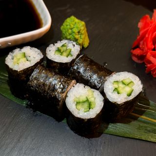 МАКІ РОЛИ З ОГІРКОМ