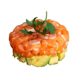 15. Tartar de salmón con aguacate