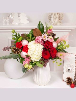 Buchet cu hortensie, lisianthus si trandafiri