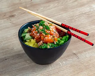 LUNCH POKE BOWL Z ŁOSOSIEM