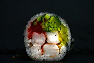 Futomaki krewetka gotowana, majonez, warzywa, całość panko 6 szt.