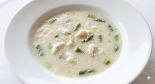 Zuppa di granchio con asparagi