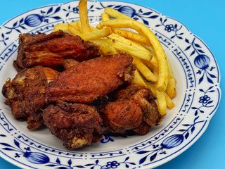 Крильця з картоплею фрі (300g)