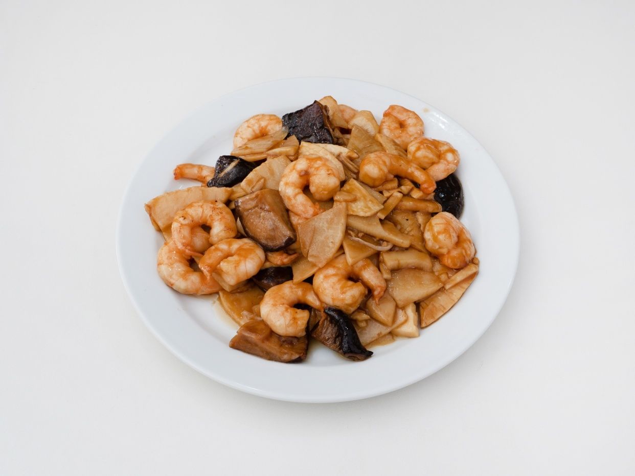 Gambas con bambú y setas