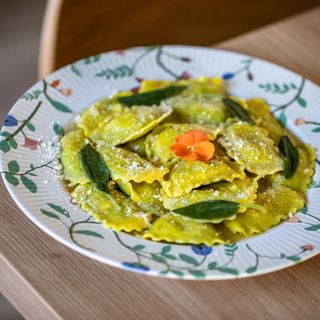 Ricotta e spinaci  cu sos la alegere