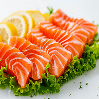 43 SASHIMI SALMÓN (6U)三文鱼刺身