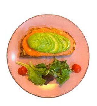 Tostadas De Aguacate Y Tomate