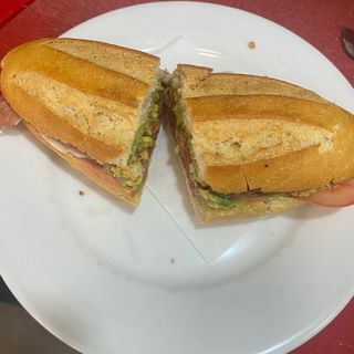 Pitufo Aguacate- tomate- jamón serrano