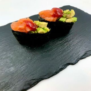 107. Gunkan De Salmó Picant I Alvocat 