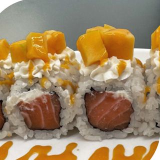 Uramaki mango roll