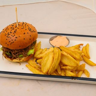 Meniu Pulled Beef Burger