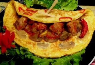 Свинска кавърма в омлет (350г)