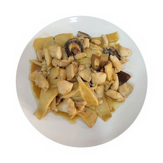 Pollo con Bambú y Setas Chinas
