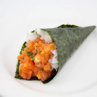 Temaki spicy salmone