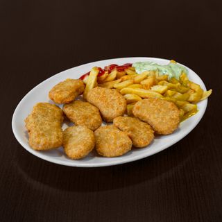 12 nuggets con papas