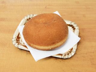 Iris fritta con ricotta e gocce cioccolato fondente