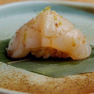 Nigiri małże św. Jakuba  1 szt.