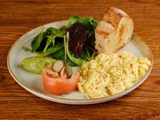 Скрембл з лососем власного посолу (250g)