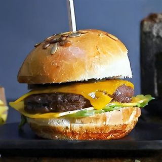 MENIU DUBLU BURGER DE VITA  PRODUS NOU !