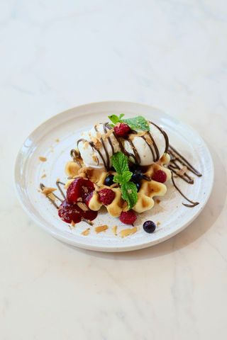 Бельгийская вафля с мороженным и нутеллой