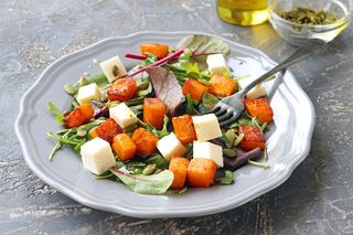 салат из ароматной тыквы с сыром фета