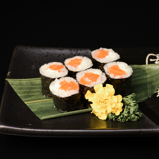 Maki De Salmón Con Queso Philadelphia (6 Uds.)