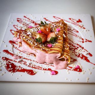 Clătite Strawberry Cheesecake