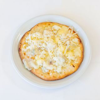 Pizzetta bianca quattro formaggi