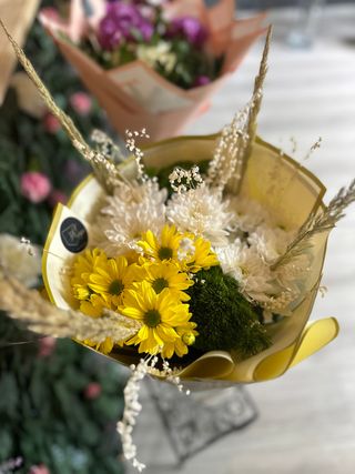 BUCHET 5 FIRE CRIZANTEMA GALBENA/ALB/VERDE/FLORI USCATE