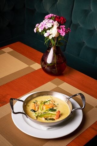 Curry verde cu pui și orez Jasmin