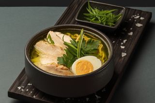 Бульйон курячий з яйцем