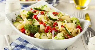 Salata sa  trikolere tjesteninom posno
