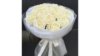 Bukiet 19 białych róż