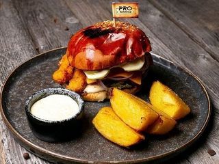 Chicken Burger + картопля фрі+ кола 0.3