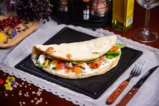 Sandwich cu somon fumé