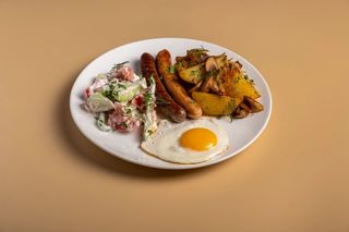 Завтрак по домашнему с грибами и колбасками.