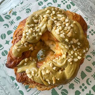 Croissant de pistacho y almendras 