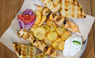 Portie mare souvlaki pui
