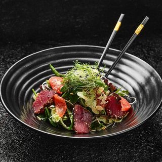 Салат з маринованим тунцем (240г)