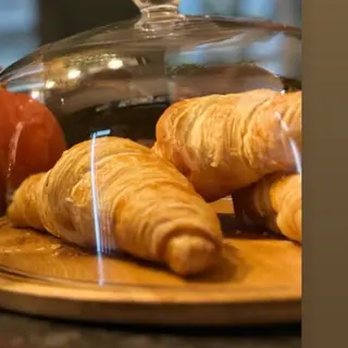 Croissant z masłem orzechowym 