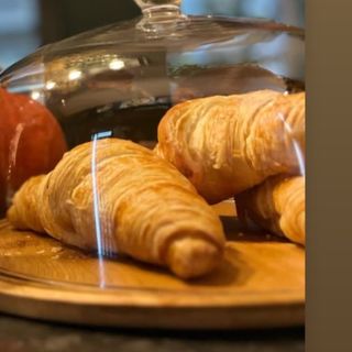 Croissant z masłem orzechowym 