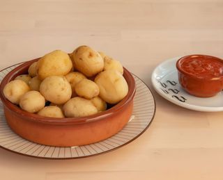 Papas Arrugadas Con Mojo Rojo