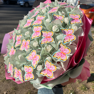 Happy Women's Day პეპლებით