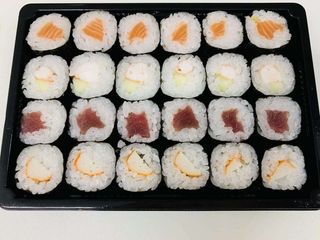 Caixa c11 sushi misto 24 peças