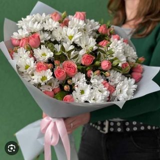 ქრიზანთემები და ვარდები