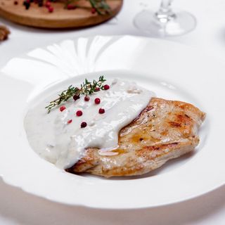 Pui în sos gorgonzola