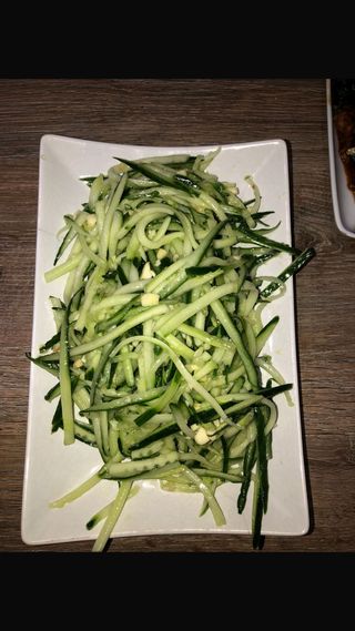 Salata de castraveti cu usturoi